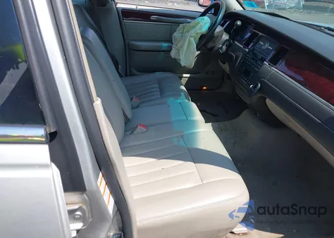 2003 Lincoln Town Car Executive из США, поврежденный, VIN 1LNHM81W23Y681045